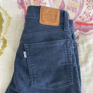 Levi’s corduroy wedgie straight pants in navy